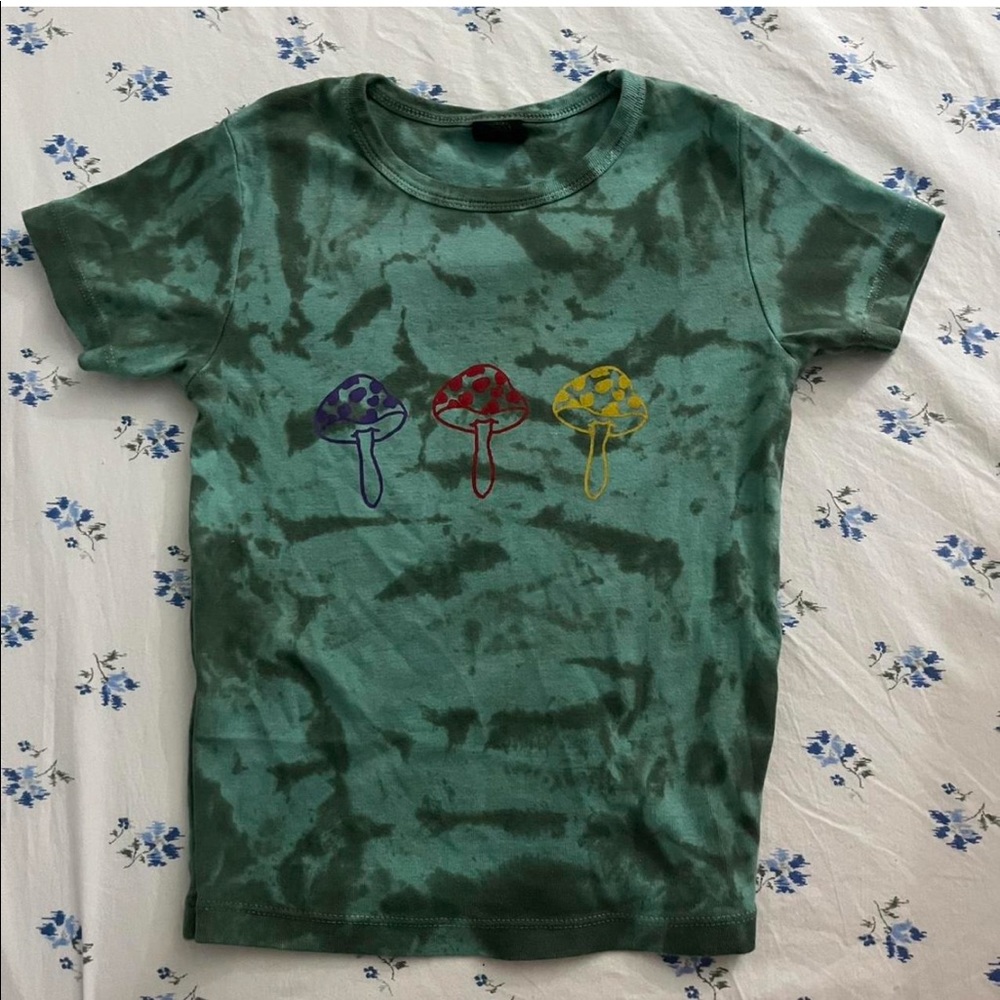 UO green baby tee